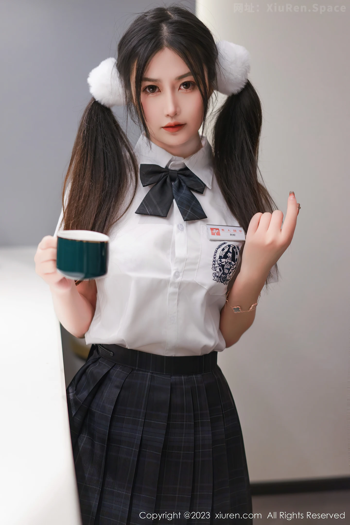 图片[3]-[XiuRen秀人网] 2023.03.10 VOL.6397 laura阿姣 JK制服与黑色短裙加白色情趣内衣性感私房写真集-秀人网官方网站